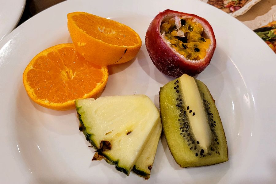 신선하고 다채로운 과일 디저트