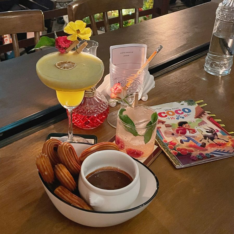 만수무강의 감각적인 칵테일과 디저트