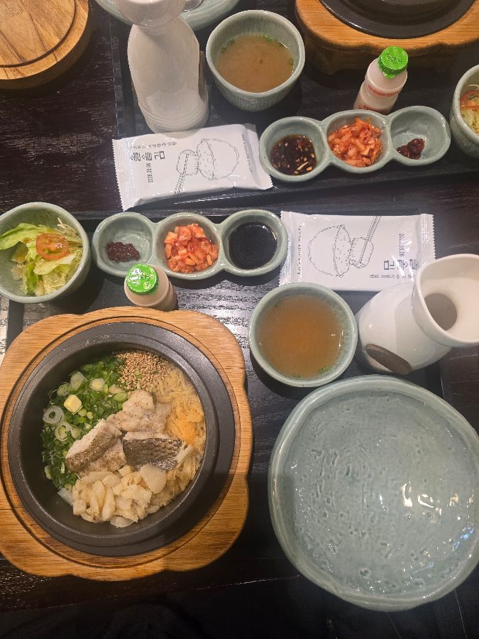 정갈한 솥밥 한상