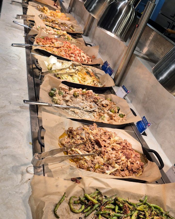 다양한 샐러드 메뉴