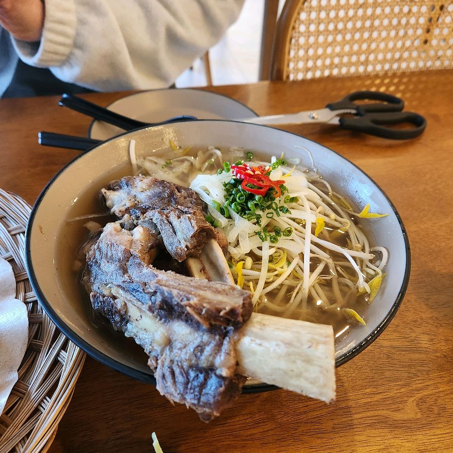 갈비 쌀국수의 깊은 풍미
