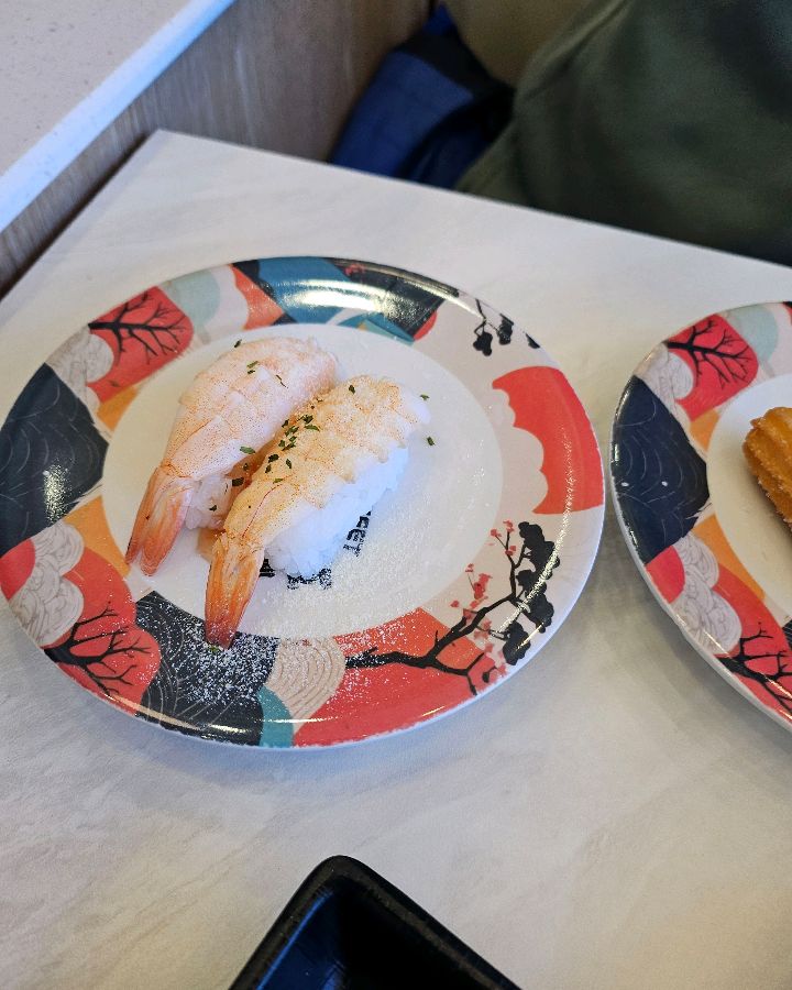 싱싱한 새우초밥의 모습