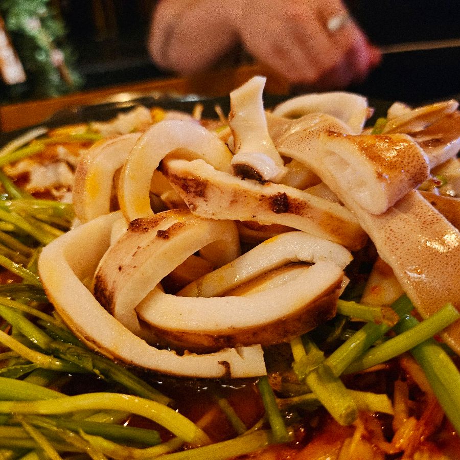 매콤한 양념에 버무려진 오다리찜