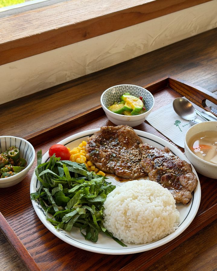 수니테이블 목살갈비밥 한상차림