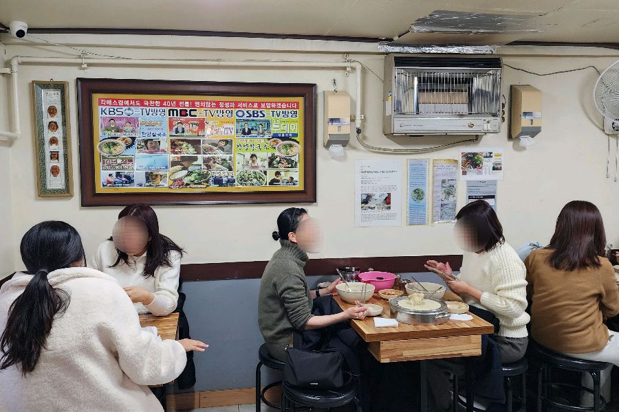 정겨운 분위기의 찬양집 내부