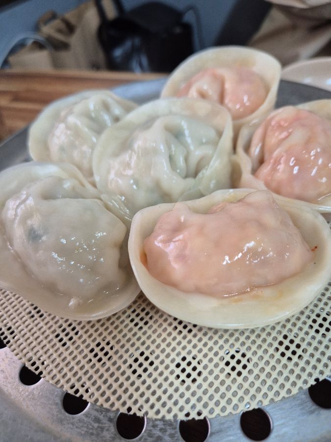 윤기가 흐르는 만두