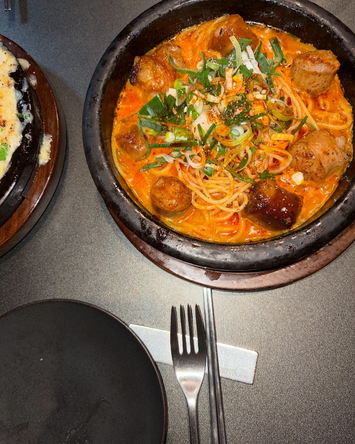 숯불 대창 돌솥 파스타의 먹음직스러운 모습