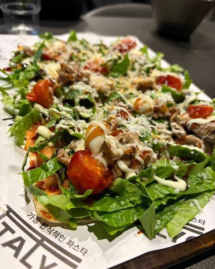 불고기 쌈 피자의 신선한 비주얼