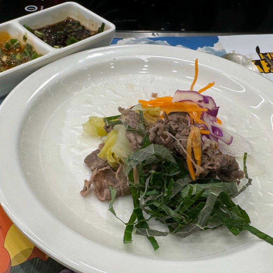 월남쌈을 만들어 먹기 위해 준비된 재료들