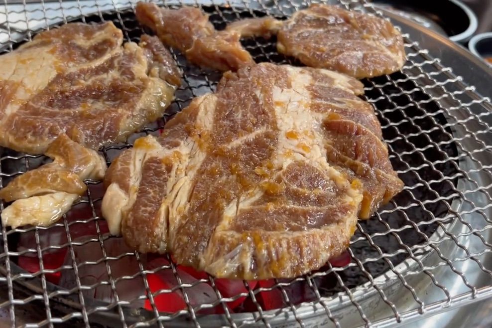 숯불에 구워지는 돼지갈비