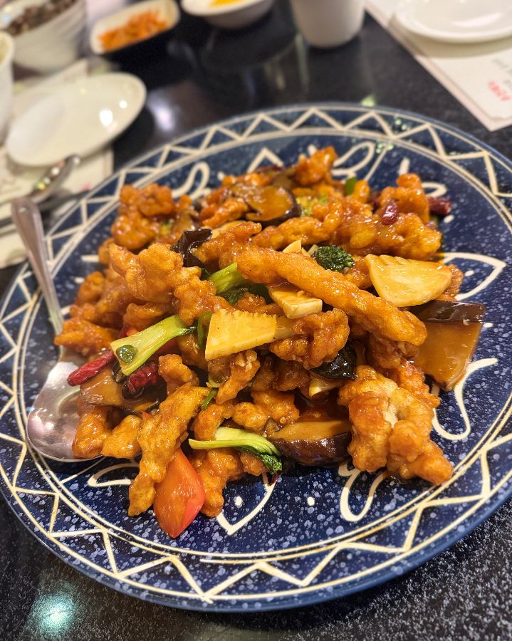 다채로운 색감의 소고기 가지 튀김