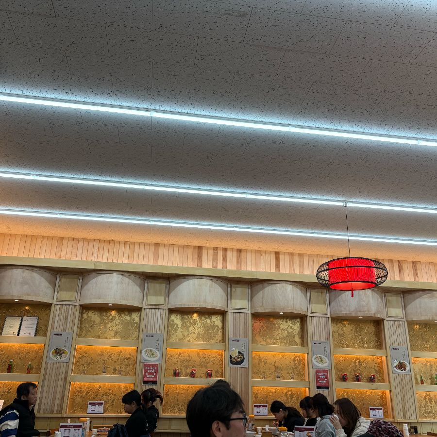넓고 깔끔한 오송짬뽕 매장 내부