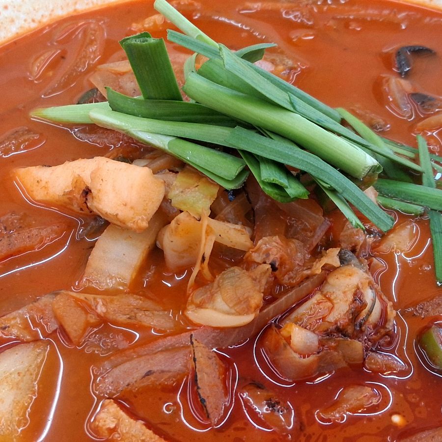 신선한 해산물이 가득한 오송짬뽕의 짬뽕