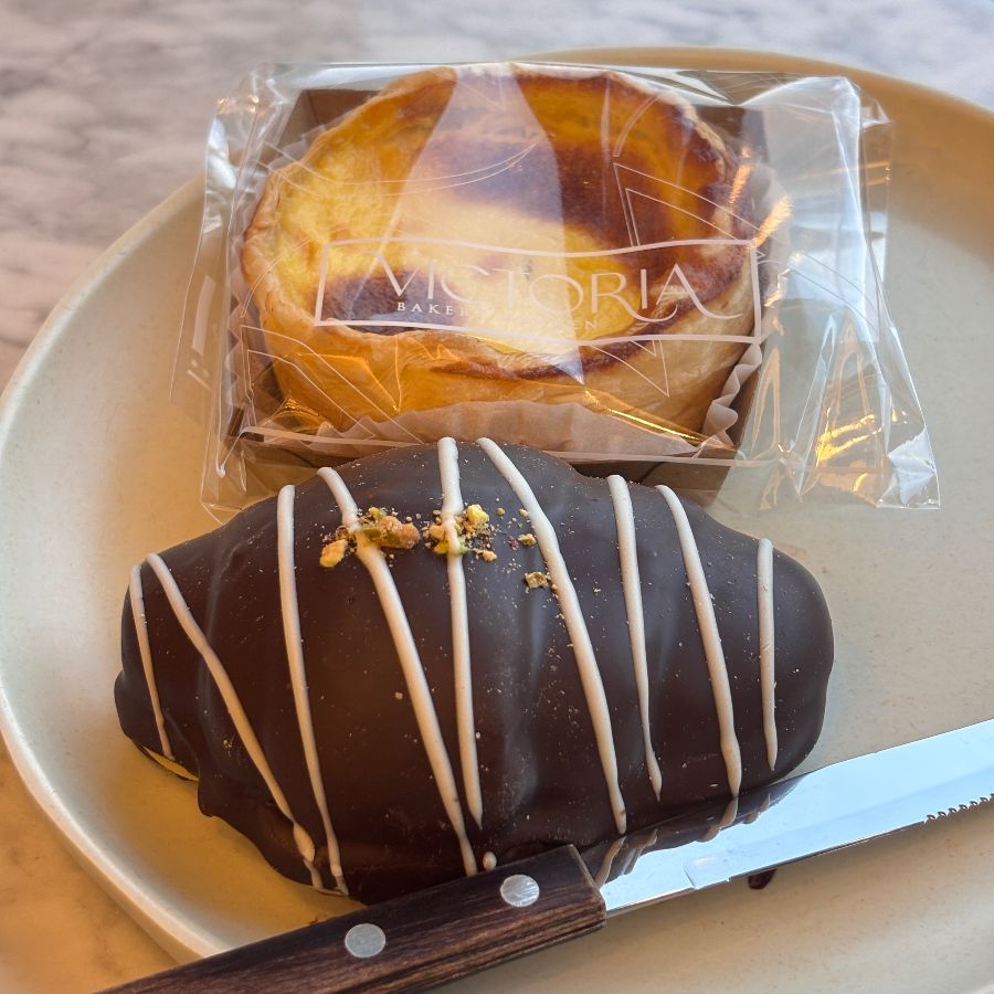 에그 타르트와 초코 소금빵