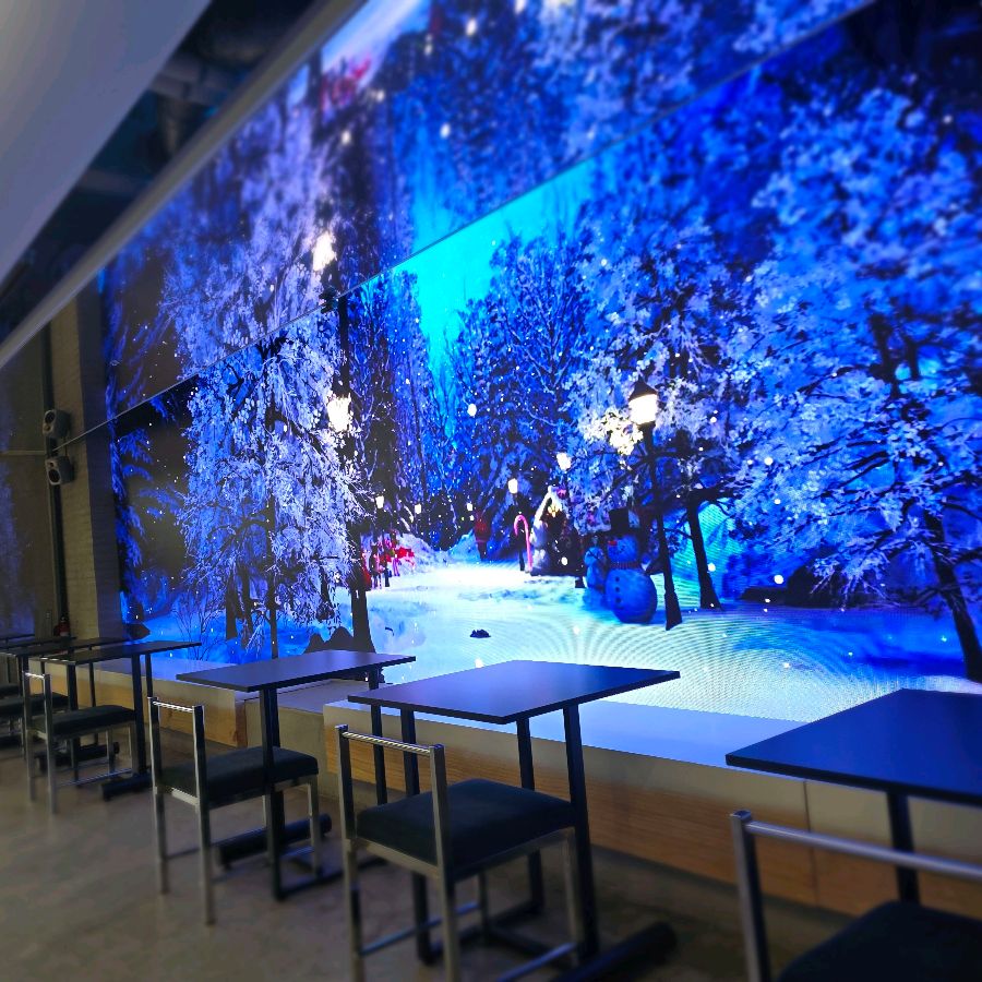 1층에 설치된 대형 미디어 아트