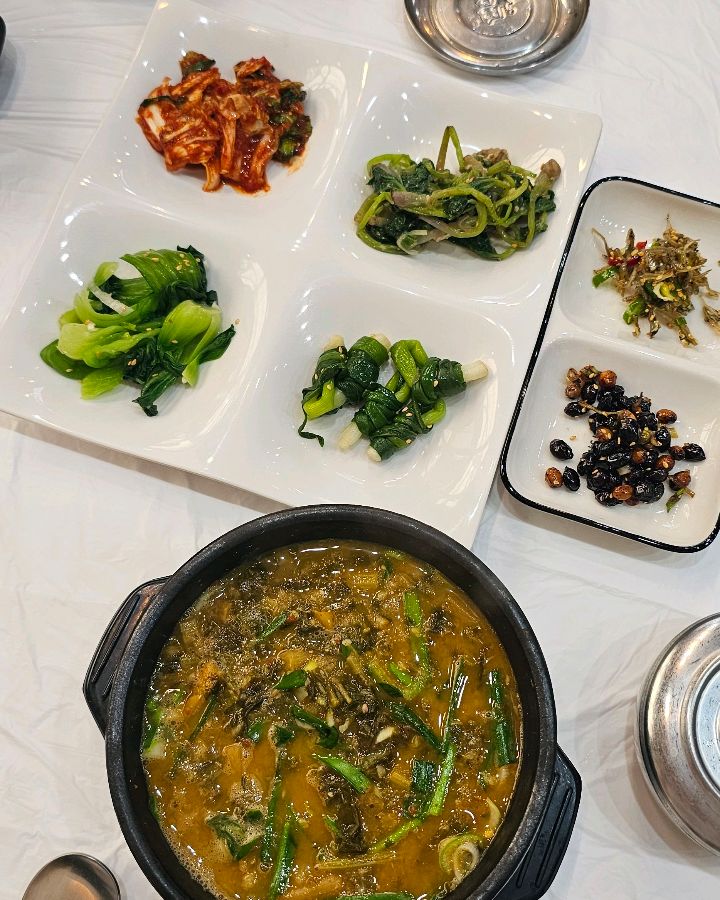 고향맛집의 추어탕과 밑반찬