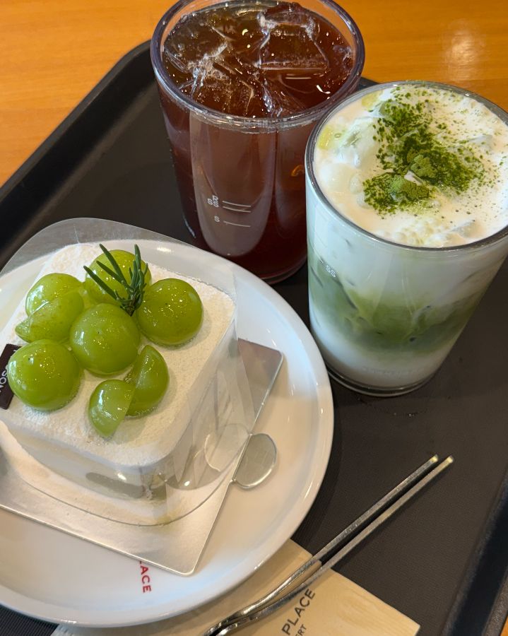 투썸플레이스 음료와 케이크