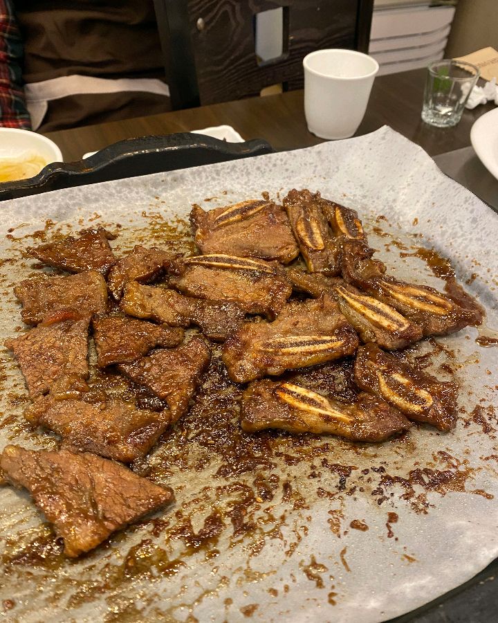 정갈하게 구워진 LA갈비