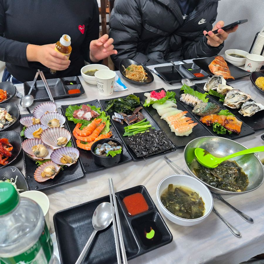 다채로운 해산물 곁들임