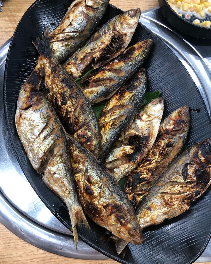 노릇하게 구워진 전어구이