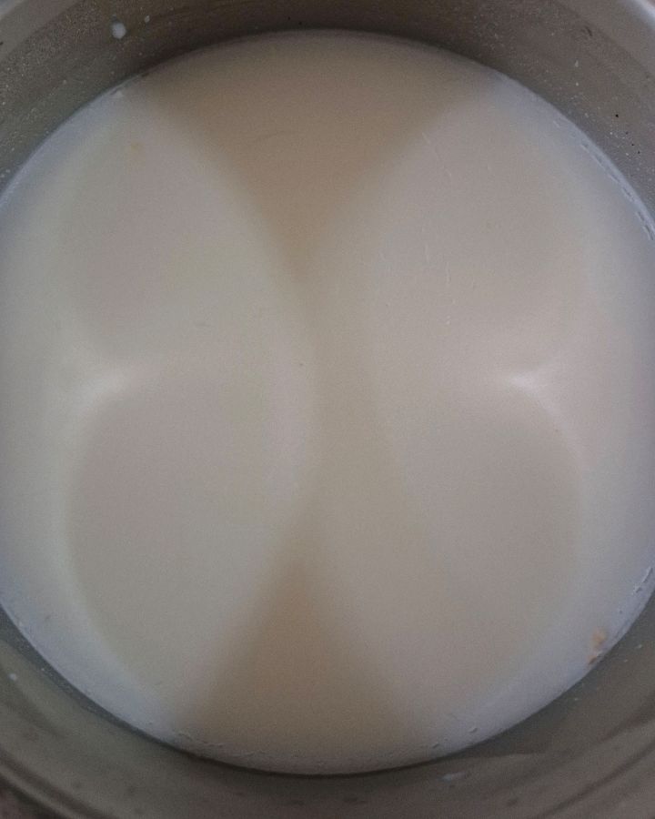 오랜 시간 정성으로 우려낸 설렁탕 육수의 깊은 맛