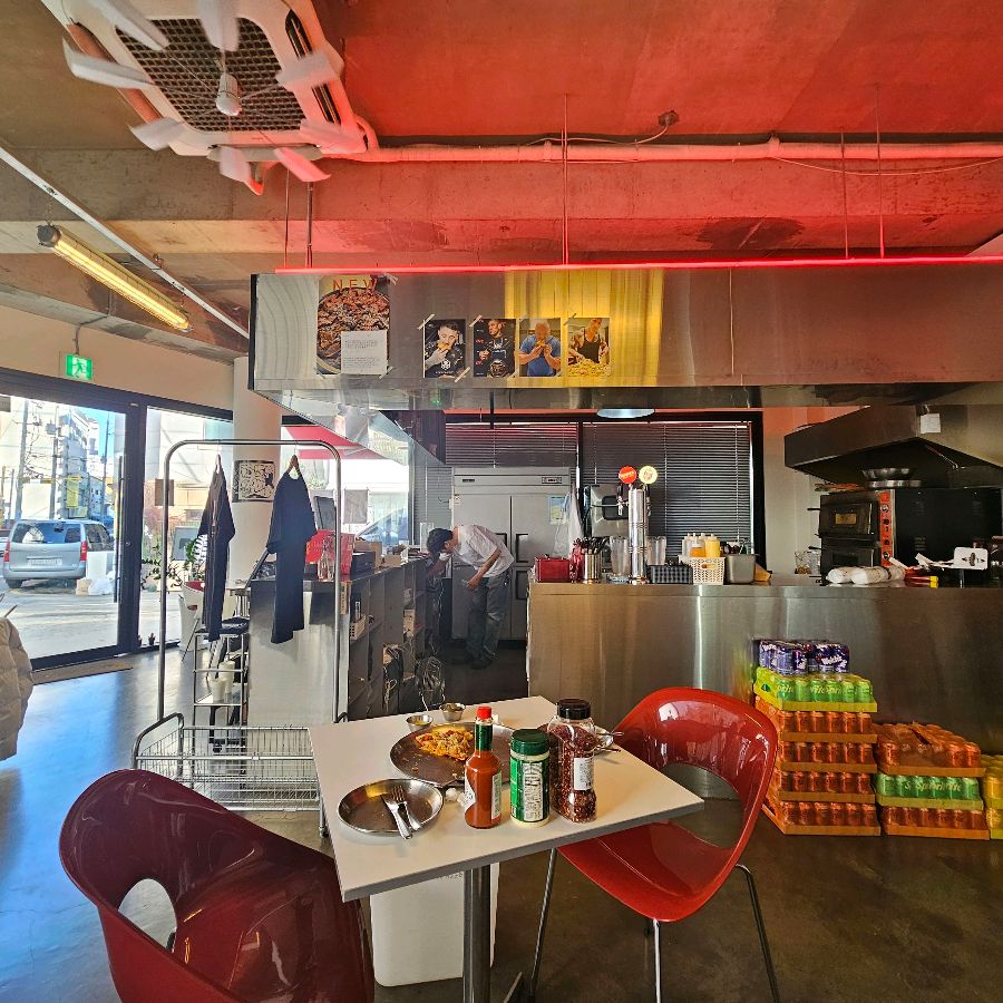 피자 제조 과정을 직접 볼 수 있는 오픈 키친