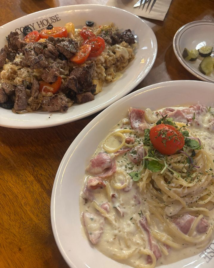 스테이크 필라프와 까르보나라 파스타