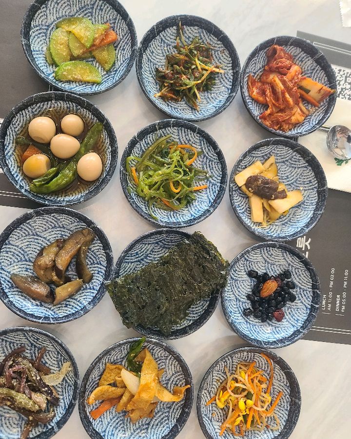 다채로운 12첩 반상