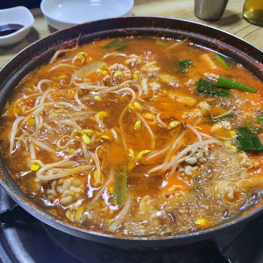 알, 고니, 콩나물이 푸짐하게 들어간 알탕