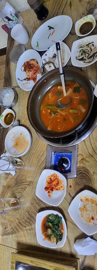 푸짐하게 차려진 한 상