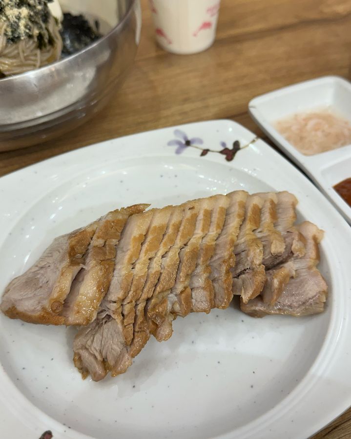 윤기가 흐르는 수육