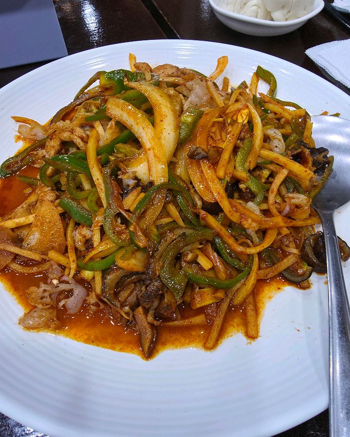 매콤하면서도 감칠맛 넘치는 고추잡채의 향연