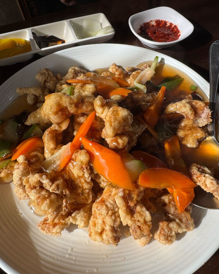 큼지막한 탕수육과 소스의 조화