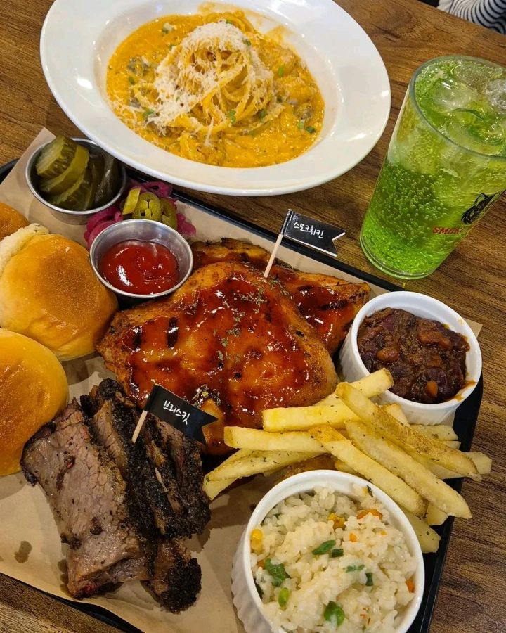 스모크타운 플래터와 투움바 파스타의 조화