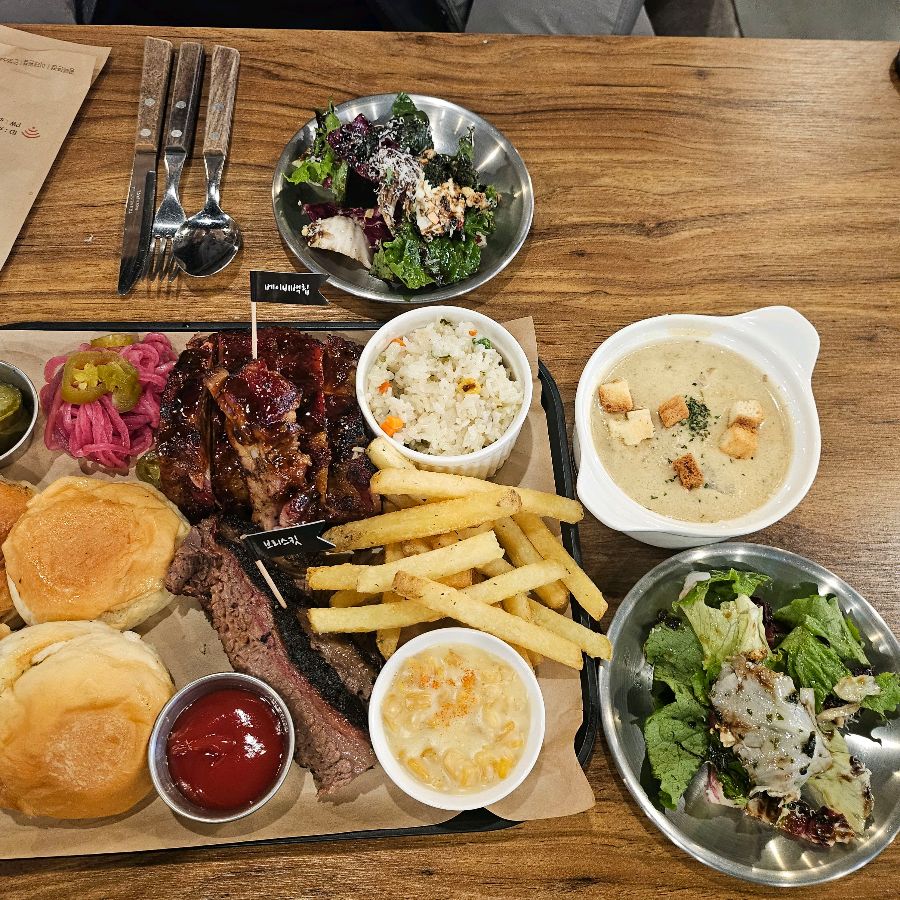 플래터의 푸짐한 한 상 차림