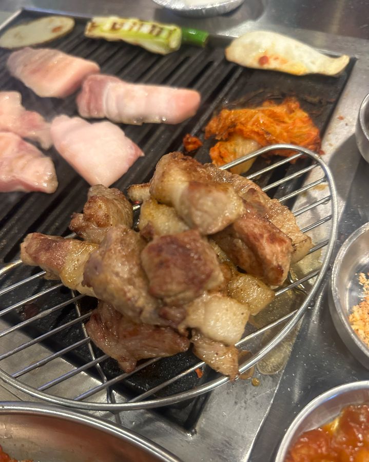 노릇하게 익은 주먹구이