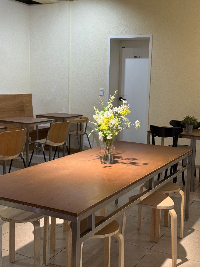 콘웨이커피의 편안한 테이블 좌석