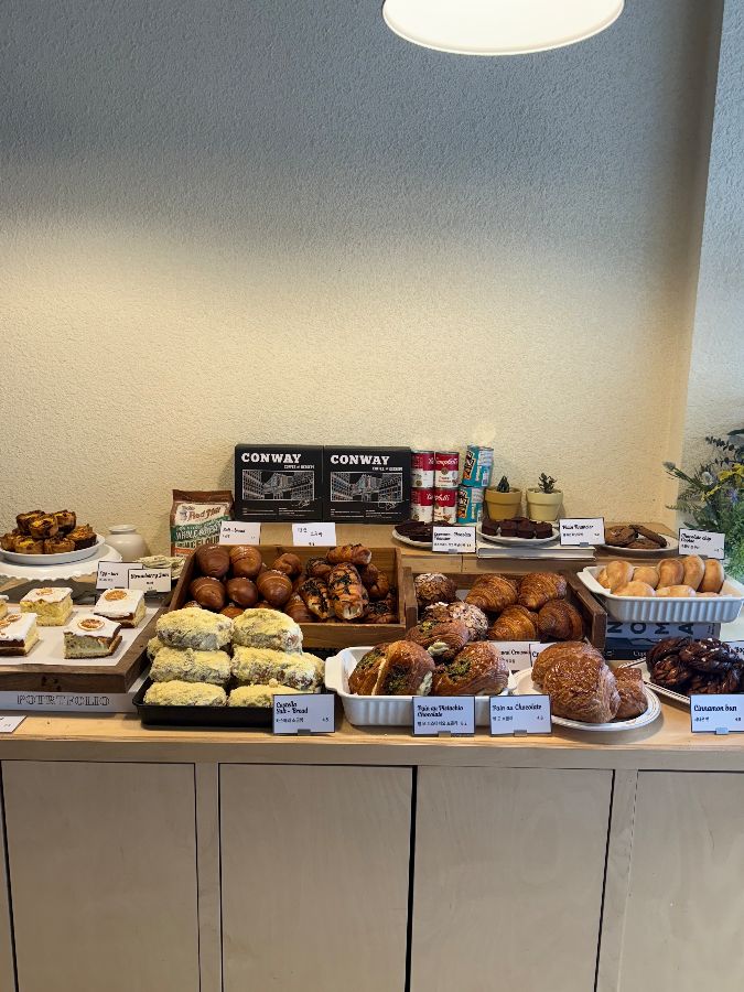 콘웨이커피의 먹음직스러운 디저트