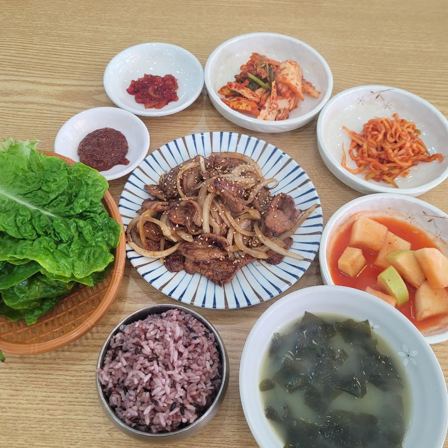 돼지불백 한 상 차림