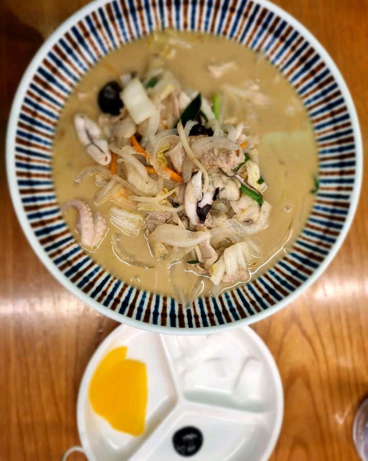 해산물이 듬뿍 들어간 백짬뽕