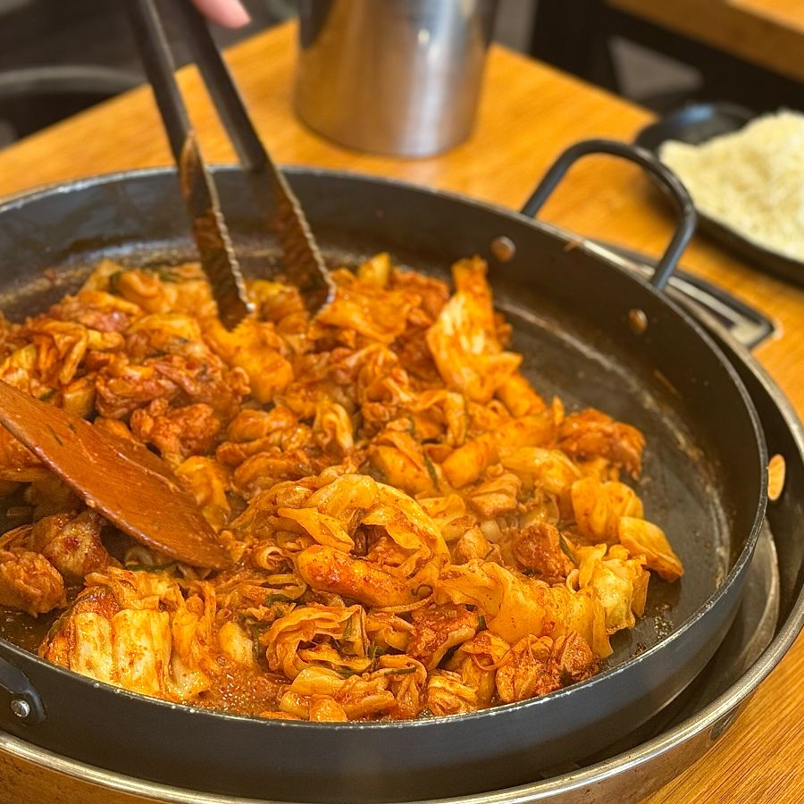 닭갈비 전체 상차림