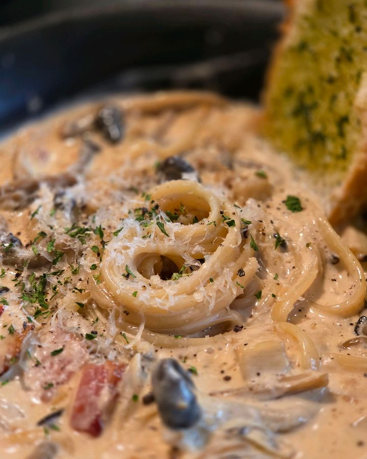 다양한 버섯이 파스타의 풍미를 더욱 풍성하게 한다