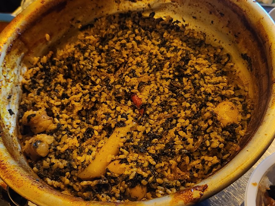 곱도리탕 국물에 볶아진 볶음밥의 향긋한 풍미