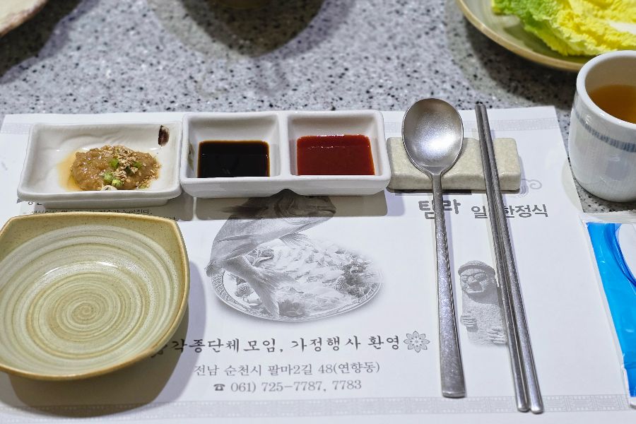 깔끔하게 세팅된 테이블