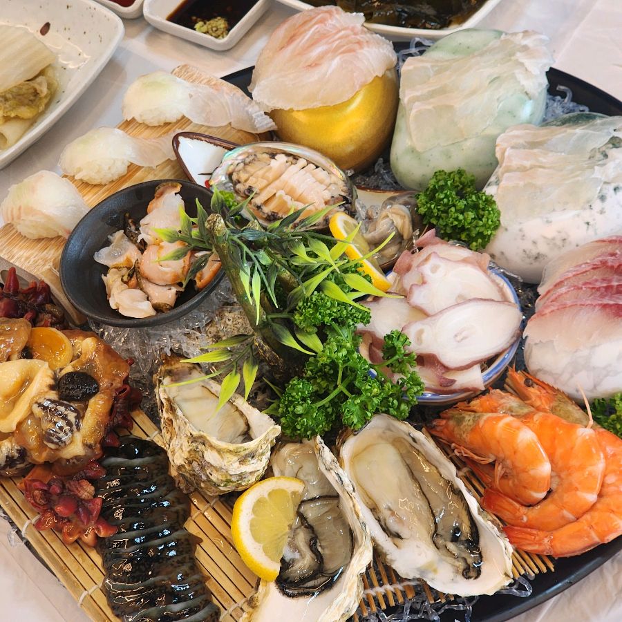 싱싱한 해산물 모듬 한상차림