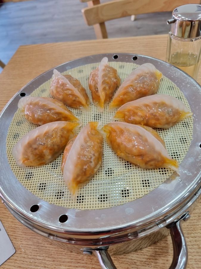 육즙 가득한 만두