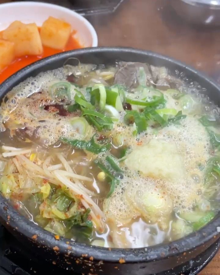 뚝배기에서 끓어오르는 은희네해장국