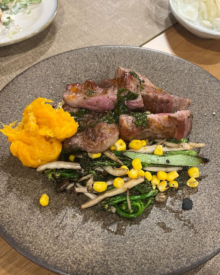 다채로운 풍미를 자랑하는 돼지고기 요리