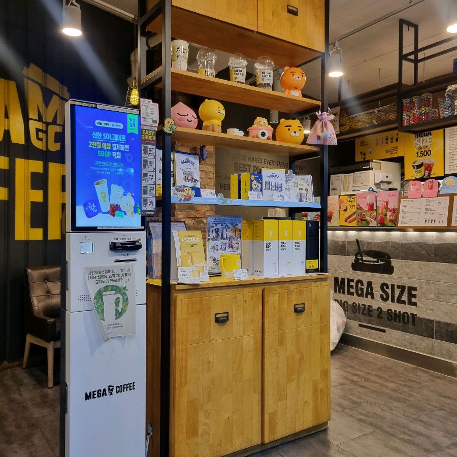 메가MGC커피 정읍제일점의 깔끔한 매장 내부