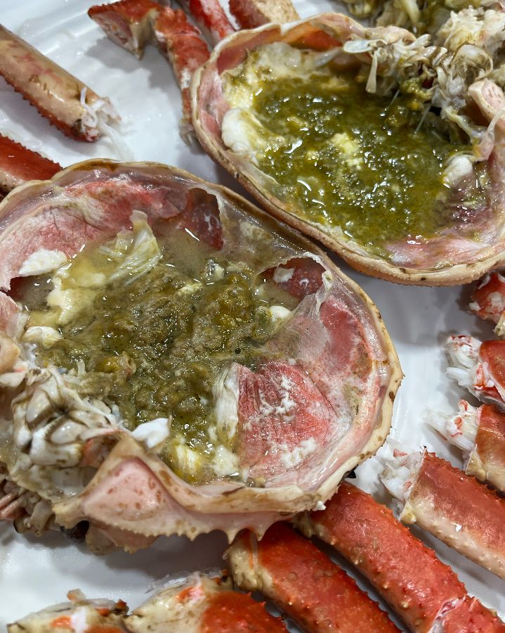 대게의 풍미를 더하는 녹진한 내장